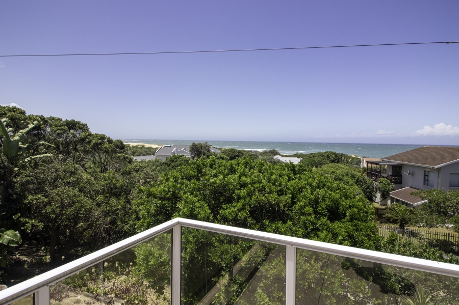 7 Bedroom Property for Sale in West Beach Eastern Cape